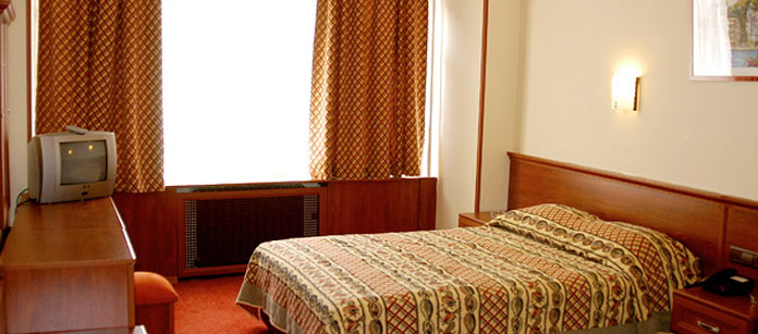 Hotel Monopol – bestil det hos Spies.