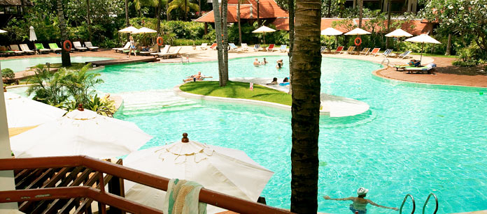 Slap helt af på et spa-hotel - Patong Beach Hotel.