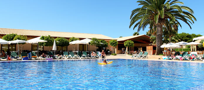Hotel Blue Bay Resort - familiehotel med gode børnerabatter.